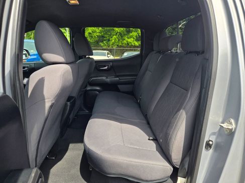 Used 2018 Toyota Tacoma TRD Sport AWD/4WD image 13