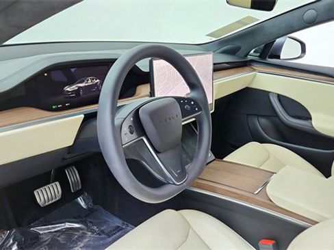 Used 2024 Tesla Model S Base image 17