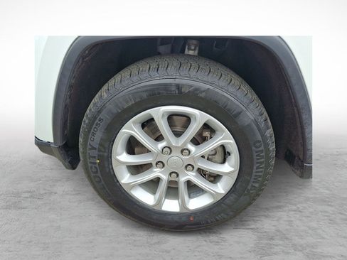 Used 2021 Jeep Grand Cherokee Laredo AWD/4WD image 9