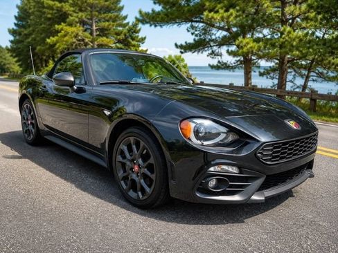 Used 2018 FIAT 124 Spider Abarth w/ Convenience Group RWD image 1
