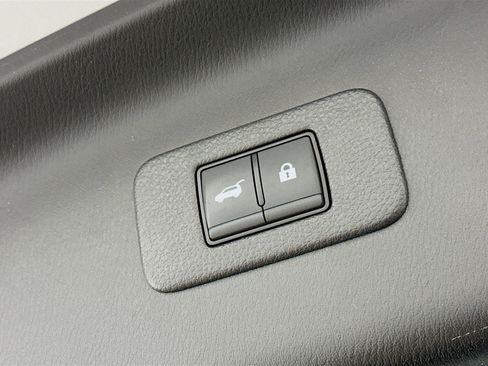 Used 2024 Nissan Armada SL image 33