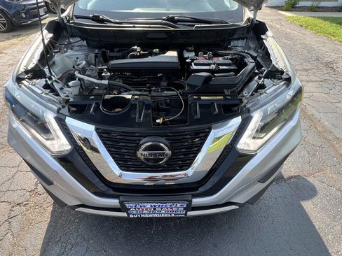 Used 2018 Nissan Rogue SV w/ Premium Package image 36