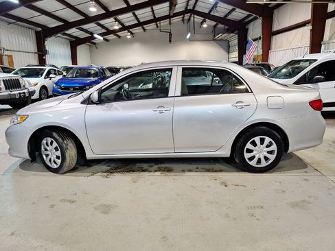 Used 2010 Toyota Corolla LE image 3