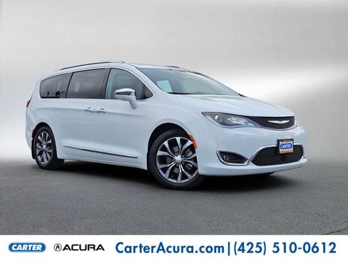 Used 2017 Chrysler Pacifica Limited image 1