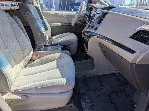Used 2011 Toyota Sienna LE w/ Towing Pkg image 23