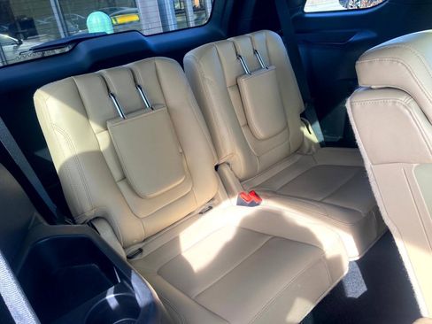 Used 2017 Ford Explorer Limited w/ Equipment Group 301A FWD image 22