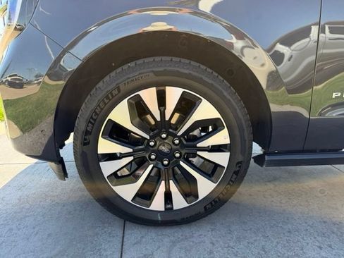 Certified 2025 Ford Expedition Platinum w/ Driver's Package AWD/4WD image 4