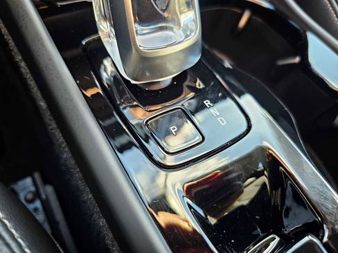 Certified 2025 Volvo XC40 B5 Plus w/ Climate Package image 38