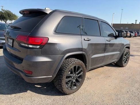 Used 2019 Jeep Grand Cherokee Altitude RWD image 3