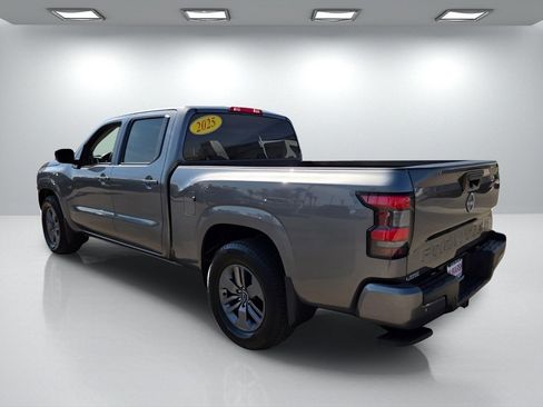 Used 2025 Nissan Frontier SV w/ Tow Package image 4