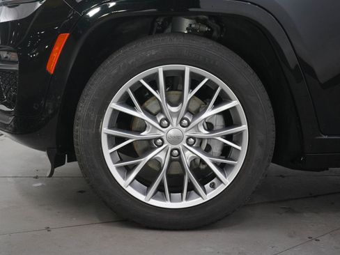 Used 2023 Jeep Grand Cherokee Summit w/ Adv Protech Group IV AWD/4WD image 29