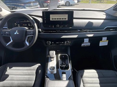 New 2025 Mitsubishi Outlander SE image 5