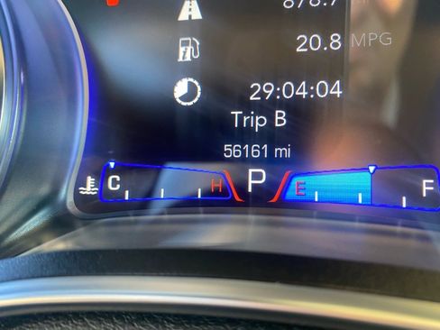 Used 2016 Chrysler 300 Limited image 29