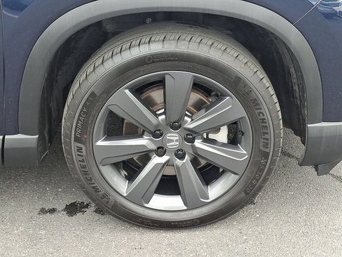Used 2025 Honda Pilot Sport image 8