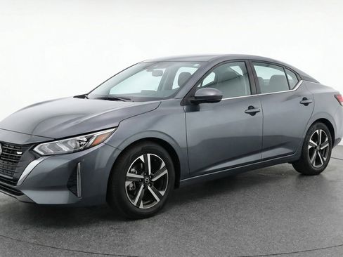 Used 2025 Nissan Sentra SV image 3