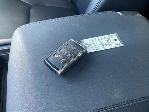 Used 2023 Land Rover Defender 110 S image 10