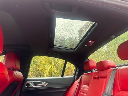 Used 2023 Alfa Romeo Giulia Veloce image 12