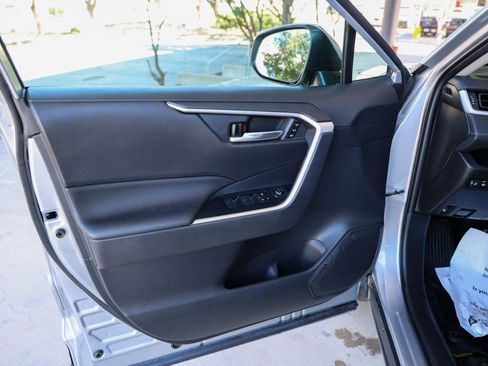 Used 2022 Toyota RAV4 XLE Premium image 35