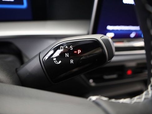 New 2025 Volkswagen Tiguan SE image 27