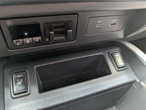 Used 2020 Nissan Titan SV w/ SV Convenience Package RWD image 30
