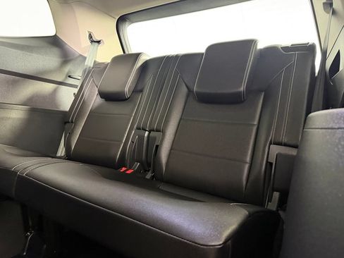 Used 2023 Volkswagen Atlas SE w/ Black Wheel Package FWD image 26