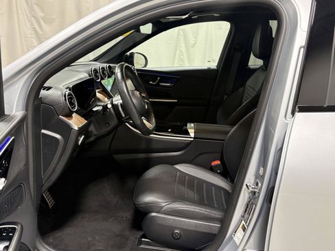 Used 2025 Mercedes-Benz GLC 350e 4MATIC image 2