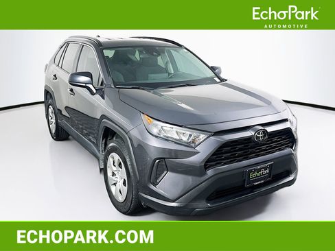 Used 2021 Toyota RAV4 LE FWD image 1