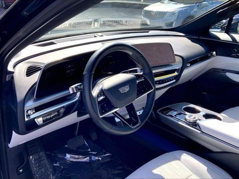Used 2024 Cadillac Lyriq Luxury AWD/4WD image 14