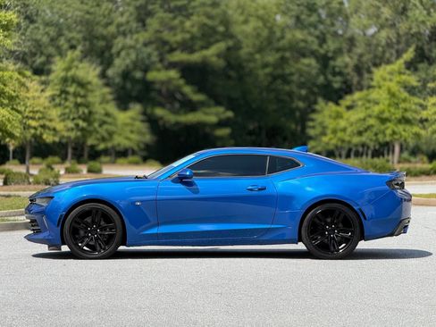 Used 2017 Chevrolet Camaro LT RWD image 9