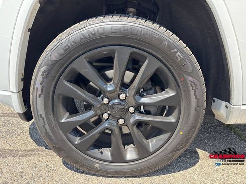 Used 2019 Jeep Grand Cherokee Altitude AWD/4WD image 11