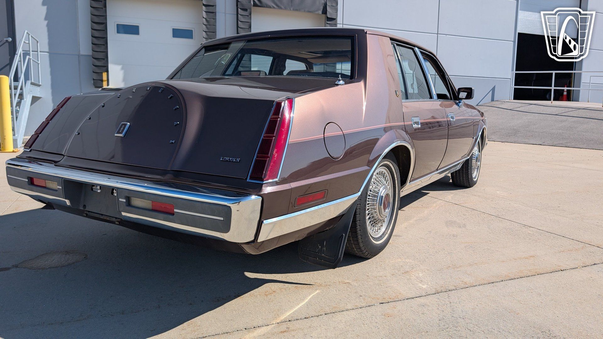 Used 1987 Lincoln Continental Signature RWD image 16