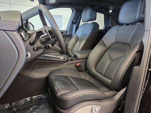 New 2026 Porsche Macan Base image 5