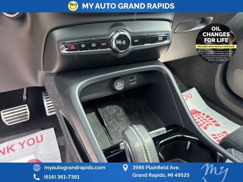 Used 2022 Volvo XC40 T5 R-Design w/ Advanced Package image 22