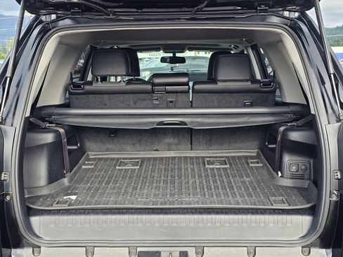 Used 2018 Toyota 4Runner SR5 Premium AWD/4WD image 8