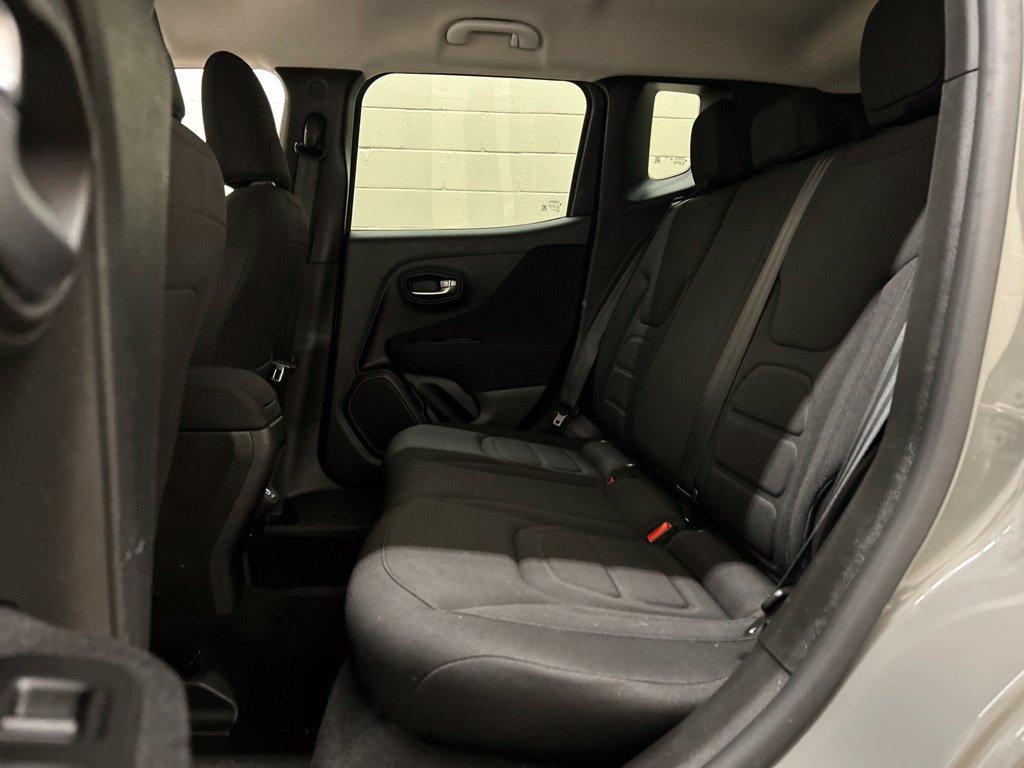 Used 2021 Jeep Renegade Latitude AWD/4WD image 9