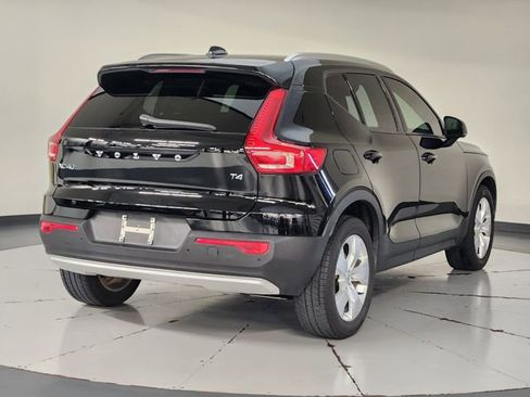 Used 2020 Volvo XC40 T4 Momentum FWD image 2