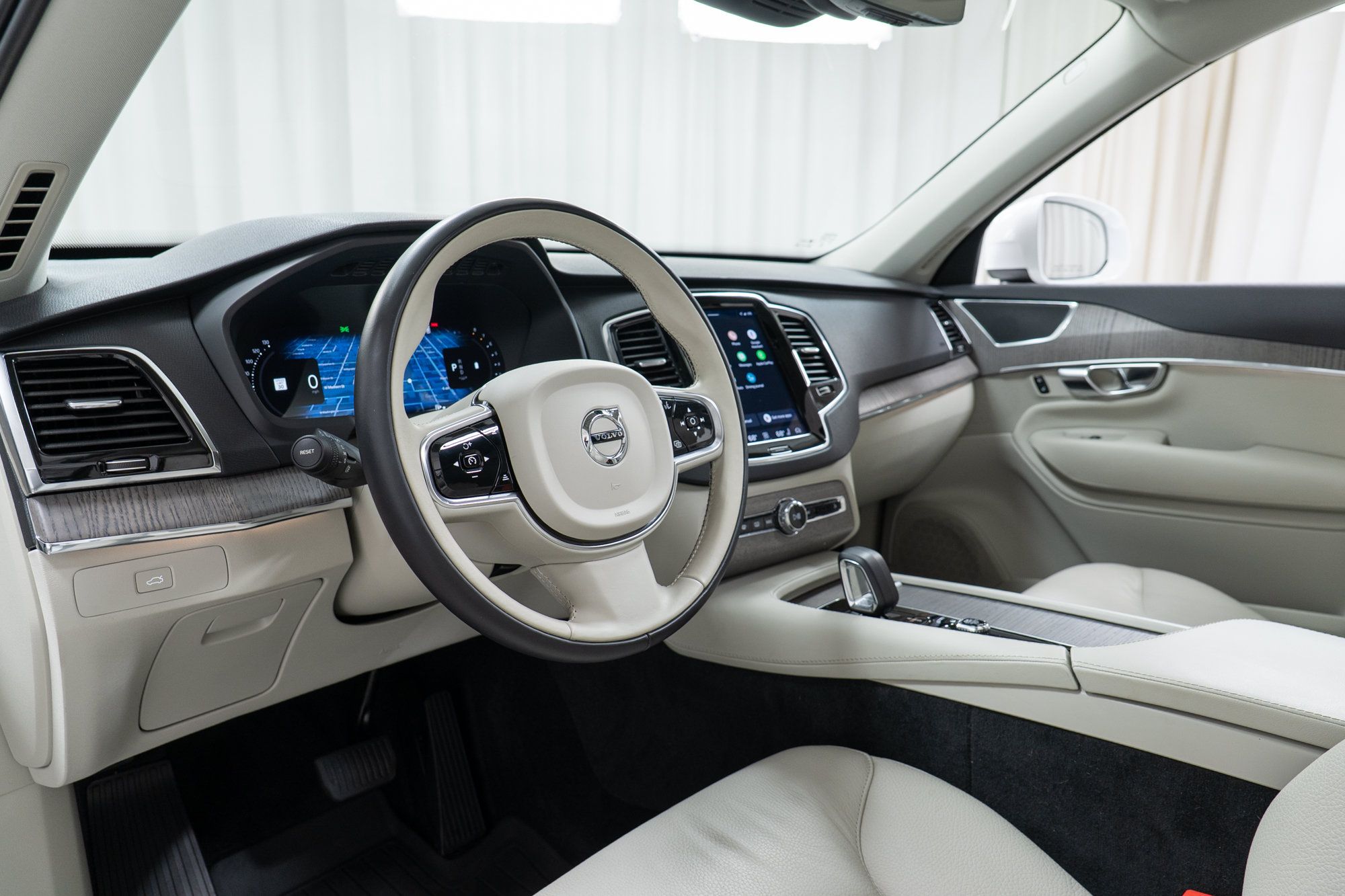 Certified 2023 Volvo XC90 B6 Plus w/ Protection Package Premier AWD/4WD image 12