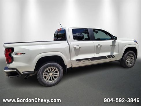 Used 2024 Chevrolet Colorado LT w/ LT Convenience Package image 5