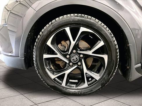 Used 2019 Toyota C-HR XLE FWD image 8