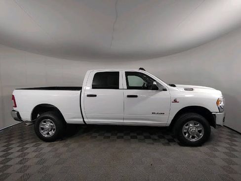Used 2022 RAM 2500 Tradesman w/ Chrome Appearance Group AWD/4WD image 10