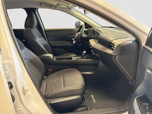 Used 2025 Nissan Kicks SV AWD/4WD image 16