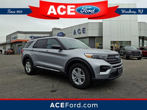 Certified 2023 Ford Explorer XLT image 1