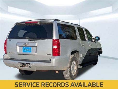 Used 2010 Chevrolet Suburban LT image 3