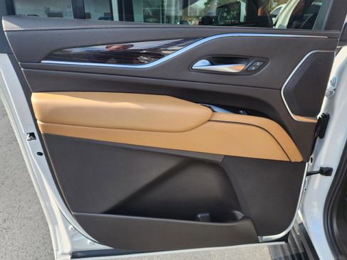 Used 2022 Cadillac Escalade ESV Premium Luxury image 15