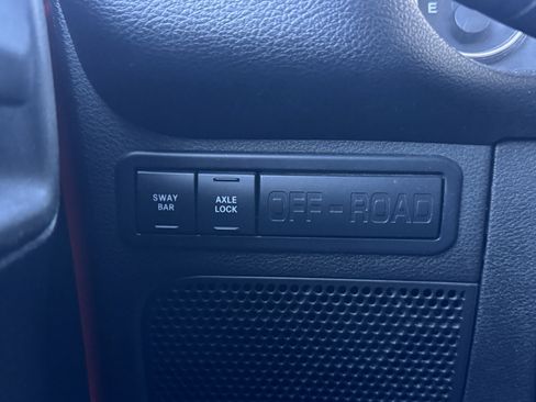 Used 2015 Jeep Wrangler Unlimited Rubicon w/ Connectivity Group image 32