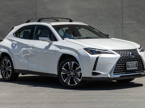 Used 2025 Lexus UX 300h FWD w/ Accessory Package (Z2) image 17