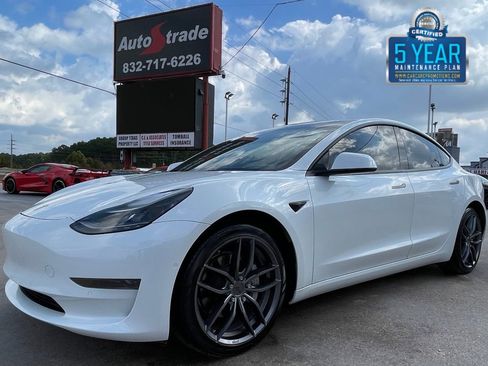 Used 2022 Tesla Model 3 Standard Range image 1
