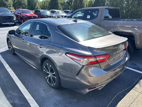 Used 2019 Toyota Camry SE FWD image 2