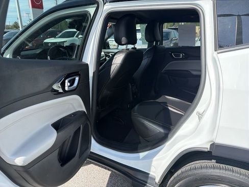 Used 2024 Jeep Compass Limited image 18