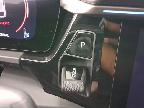 New 2025 Porsche Macan Electric image 16